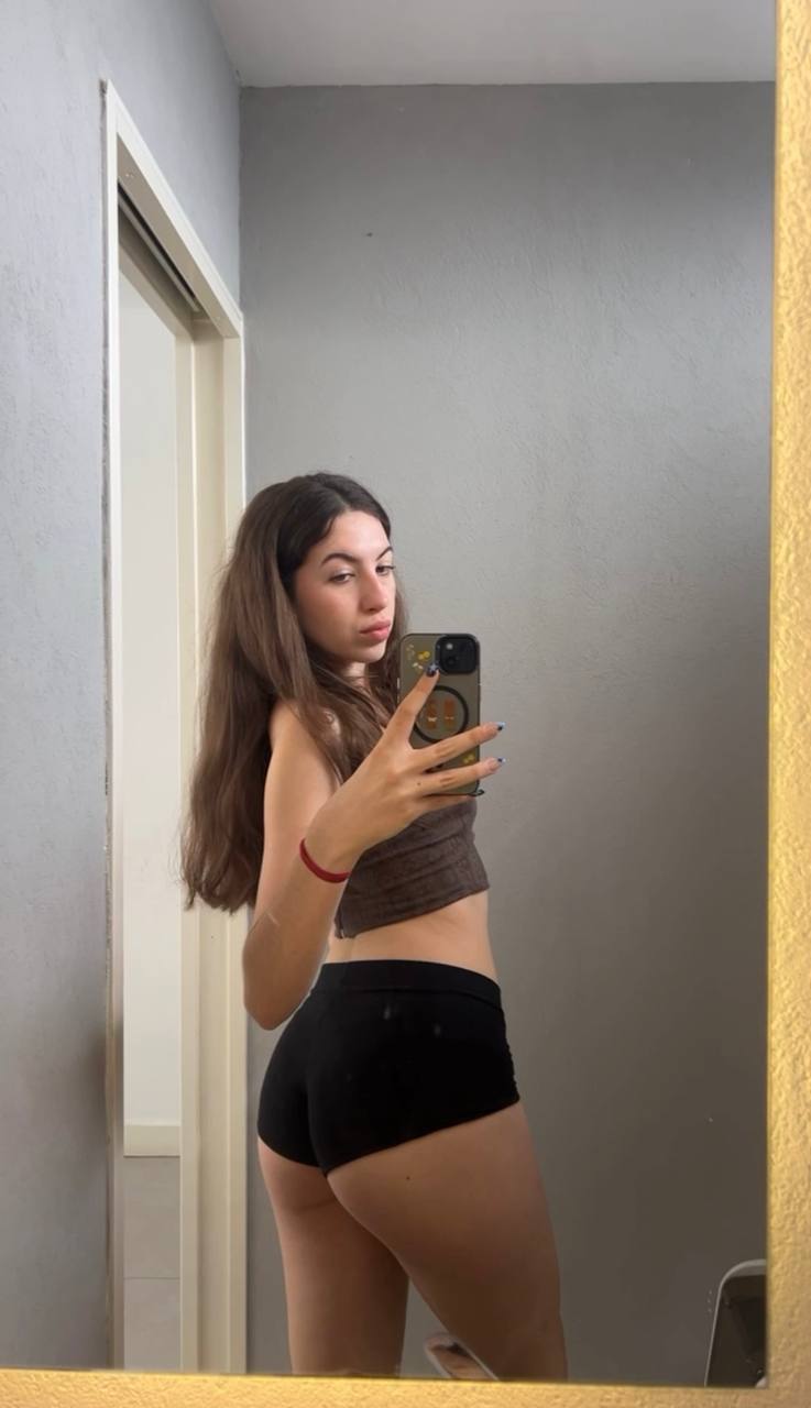 Amber in her underwear in Anshan