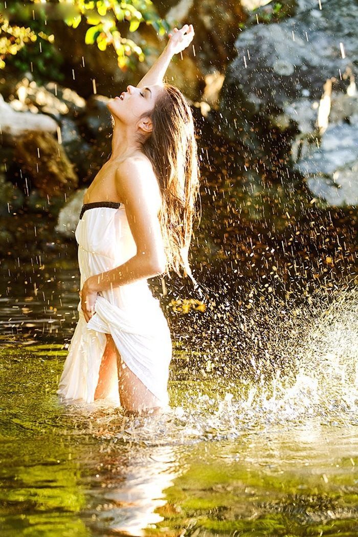 Marie Avgeropoulos in Anshan