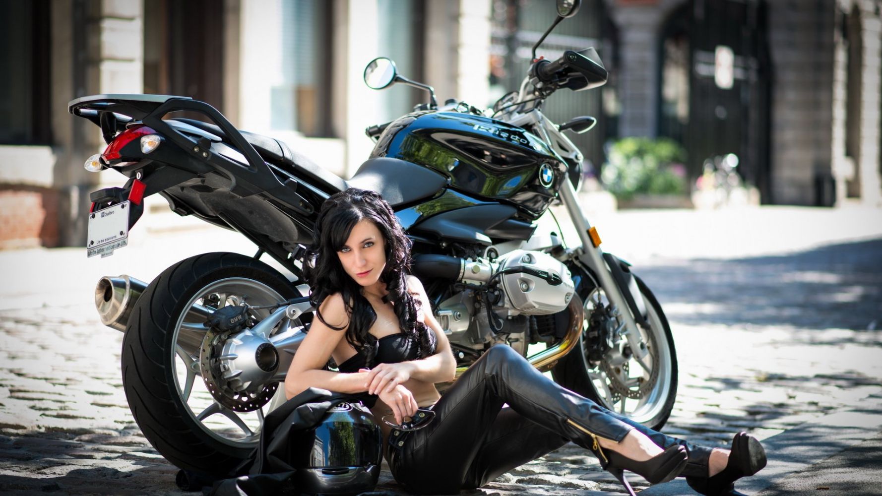 European women on bikes in Anshan