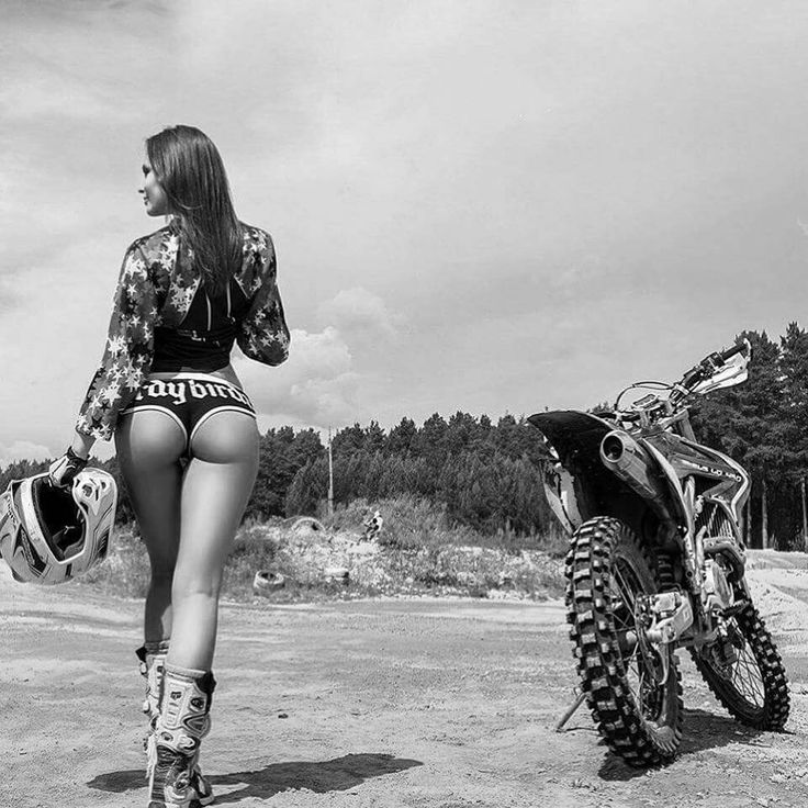 Beautiful girls and motorcycles in Anshan