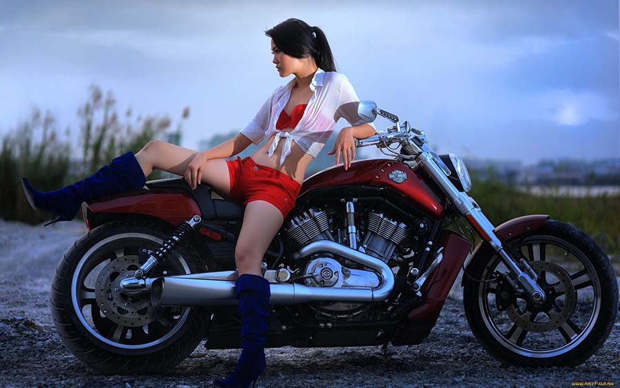 Beautiful girls and motorcycles in Anshan