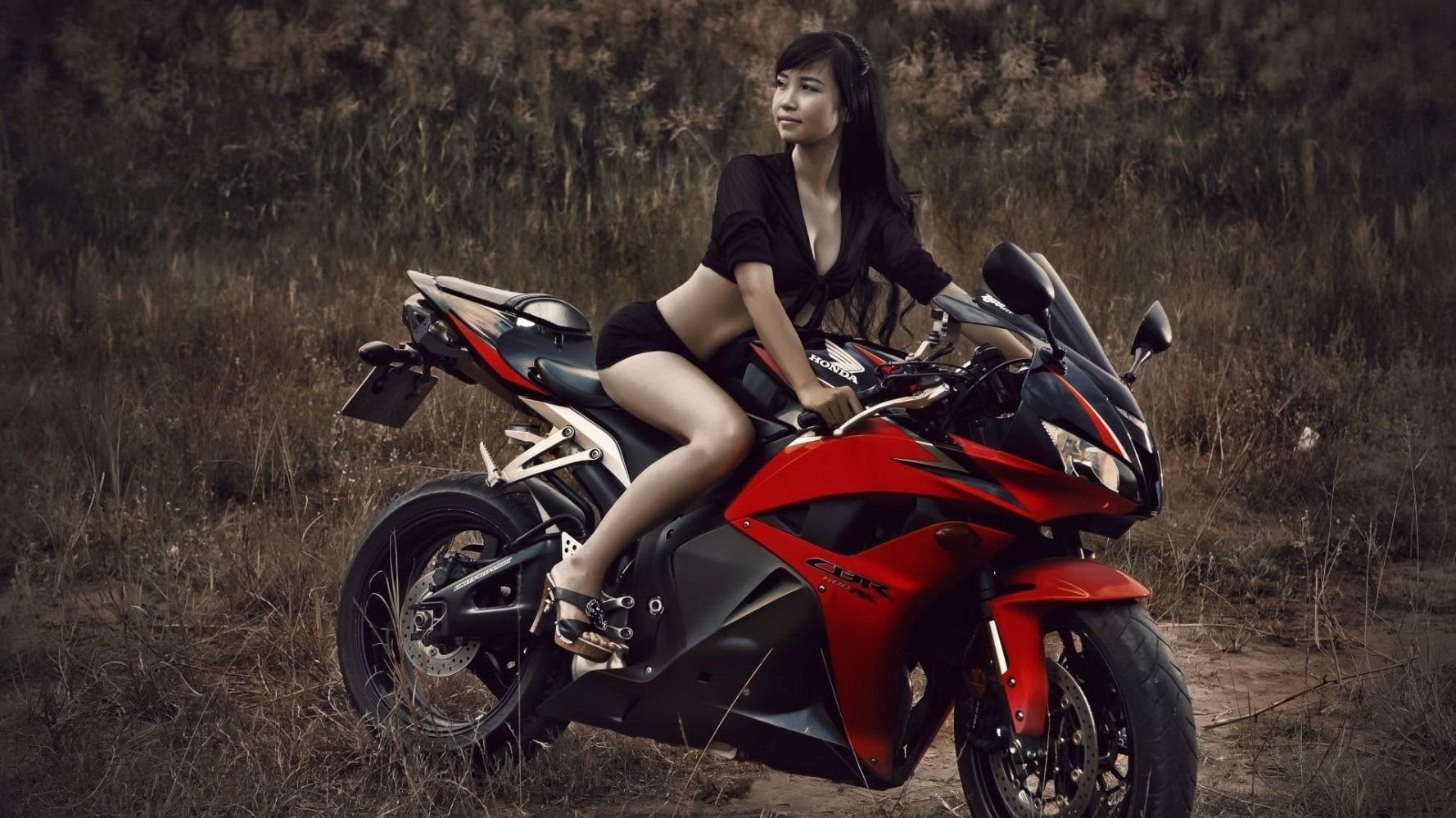 Fitness girls and bikes in Anshan