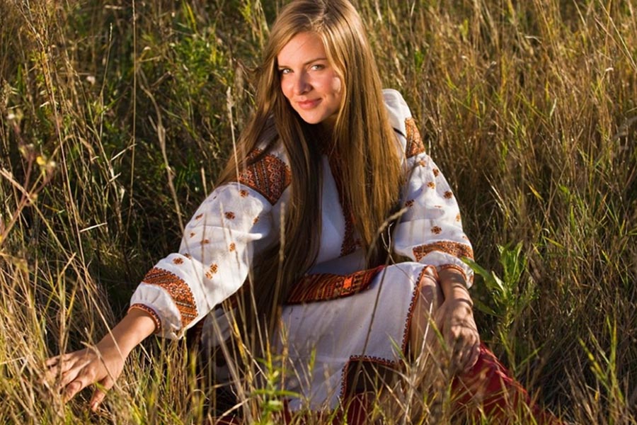 Model Women in Slavic costumes in Anshan