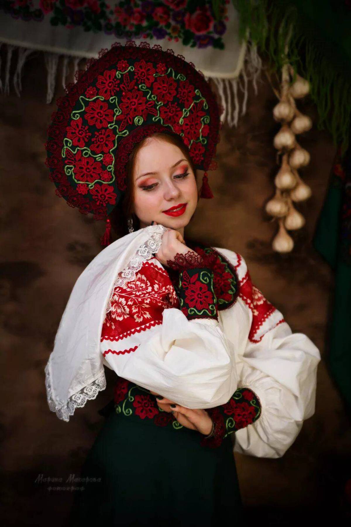 Women in Slavic costumes underwear in Anshan