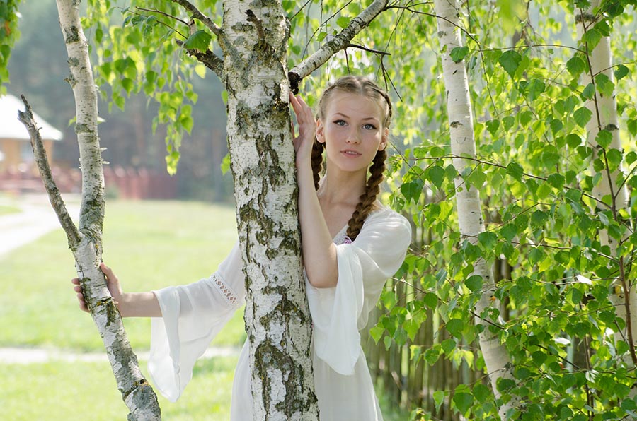 Women in Slavic costumes in Anshan