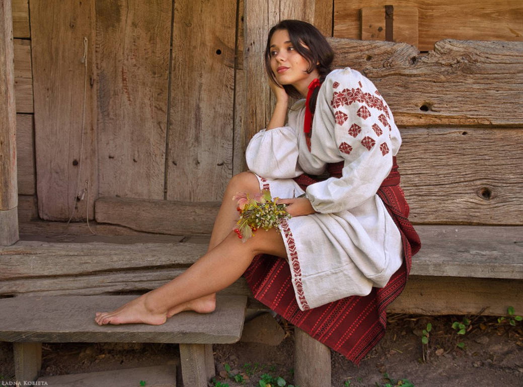 Women in Slavic costumes in Anshan