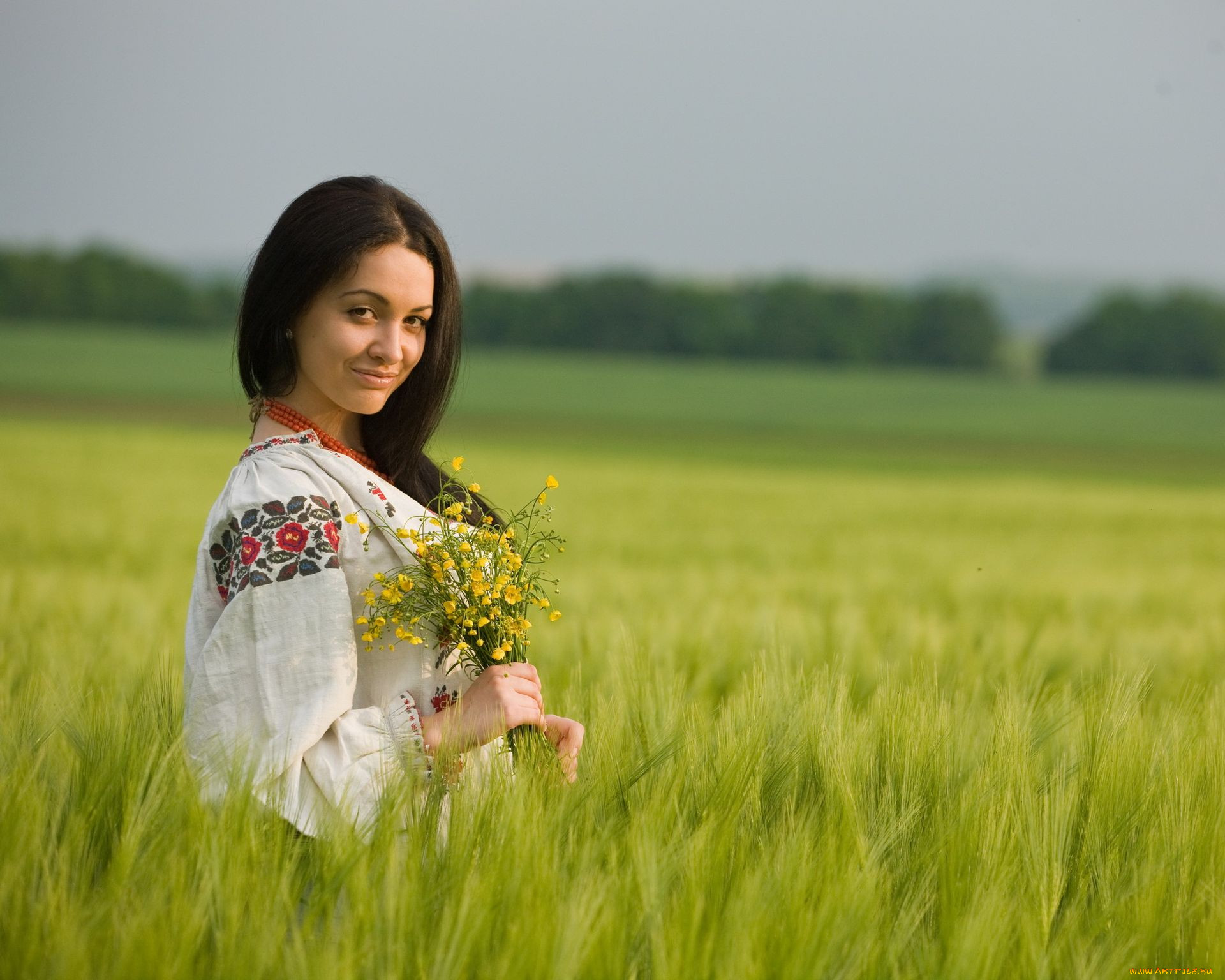 Women in Slavic costumes in Anshan