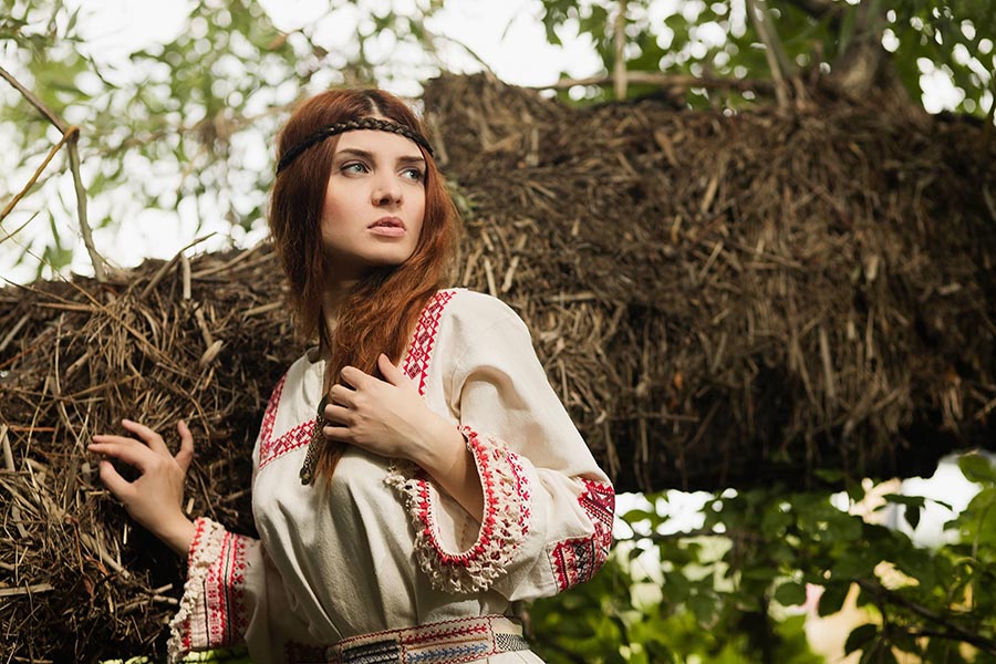 Women in Slavic costumes in Anshan