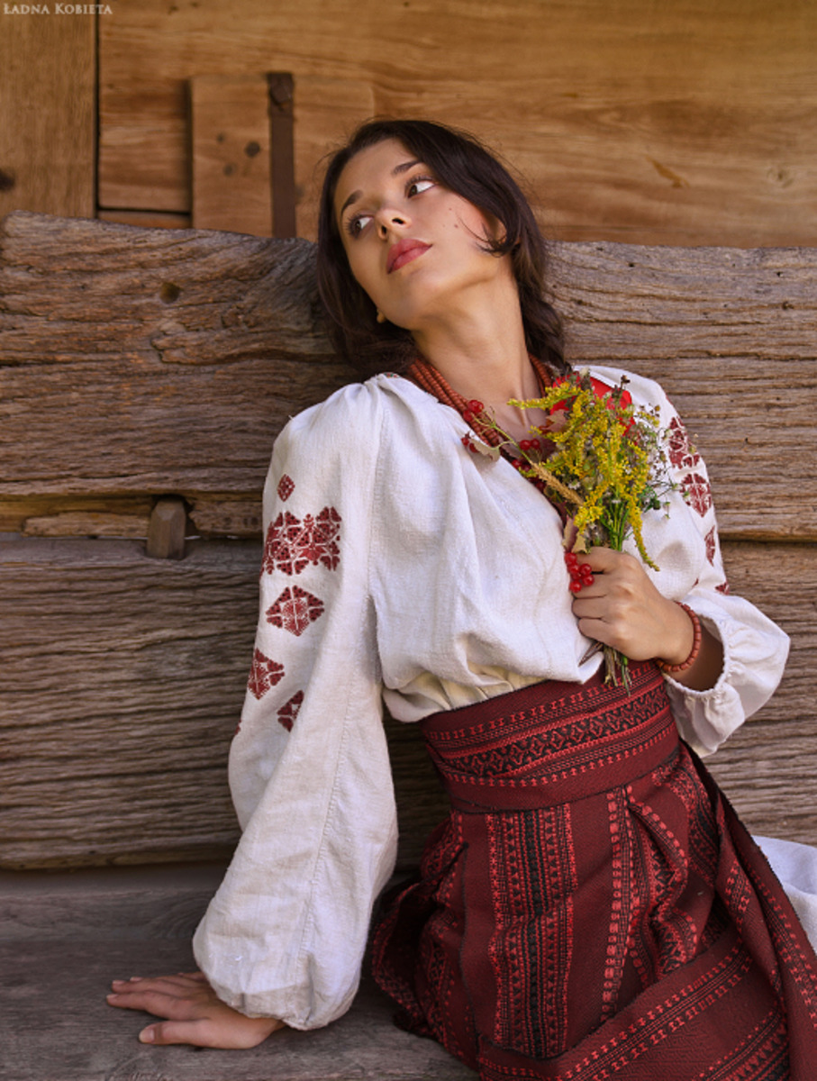 Girls in Slavic costumes in Anshan
