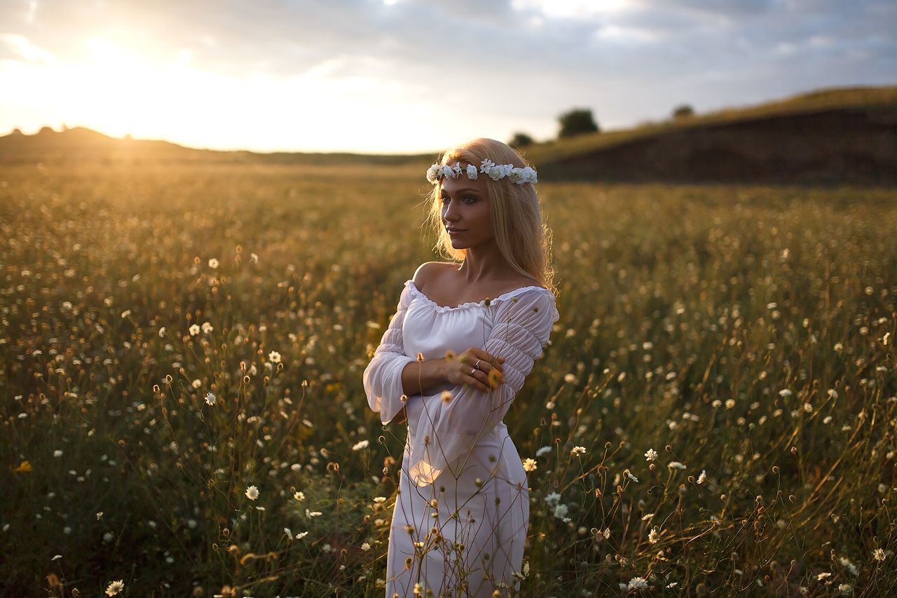 Girls in Slavic costumes in Anshan