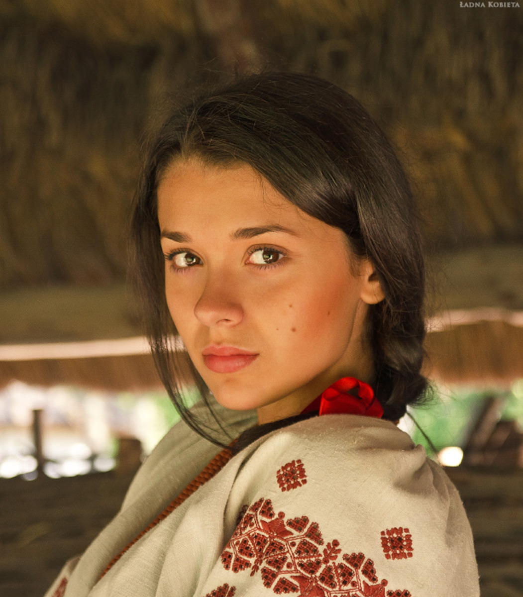 Girls in Slavic costumes in Anshan