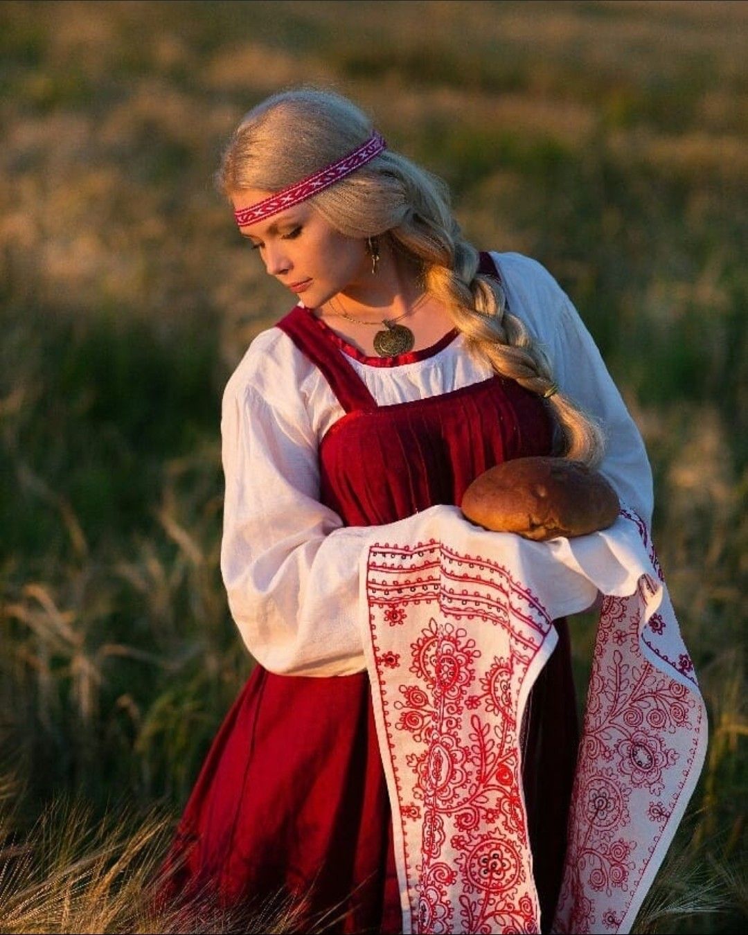 Girls in Slavic costumes in Anshan