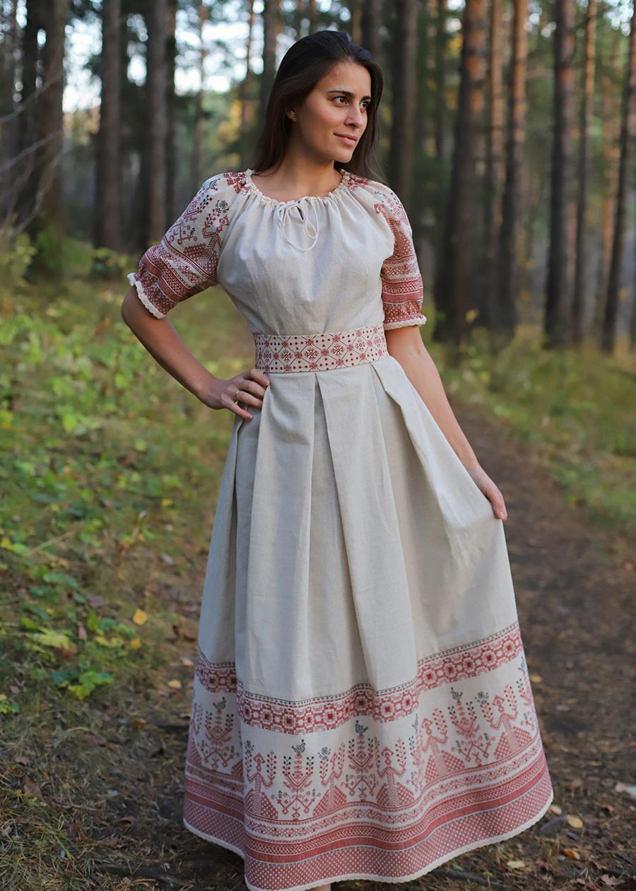 Girls in Slavic costumes in Anshan