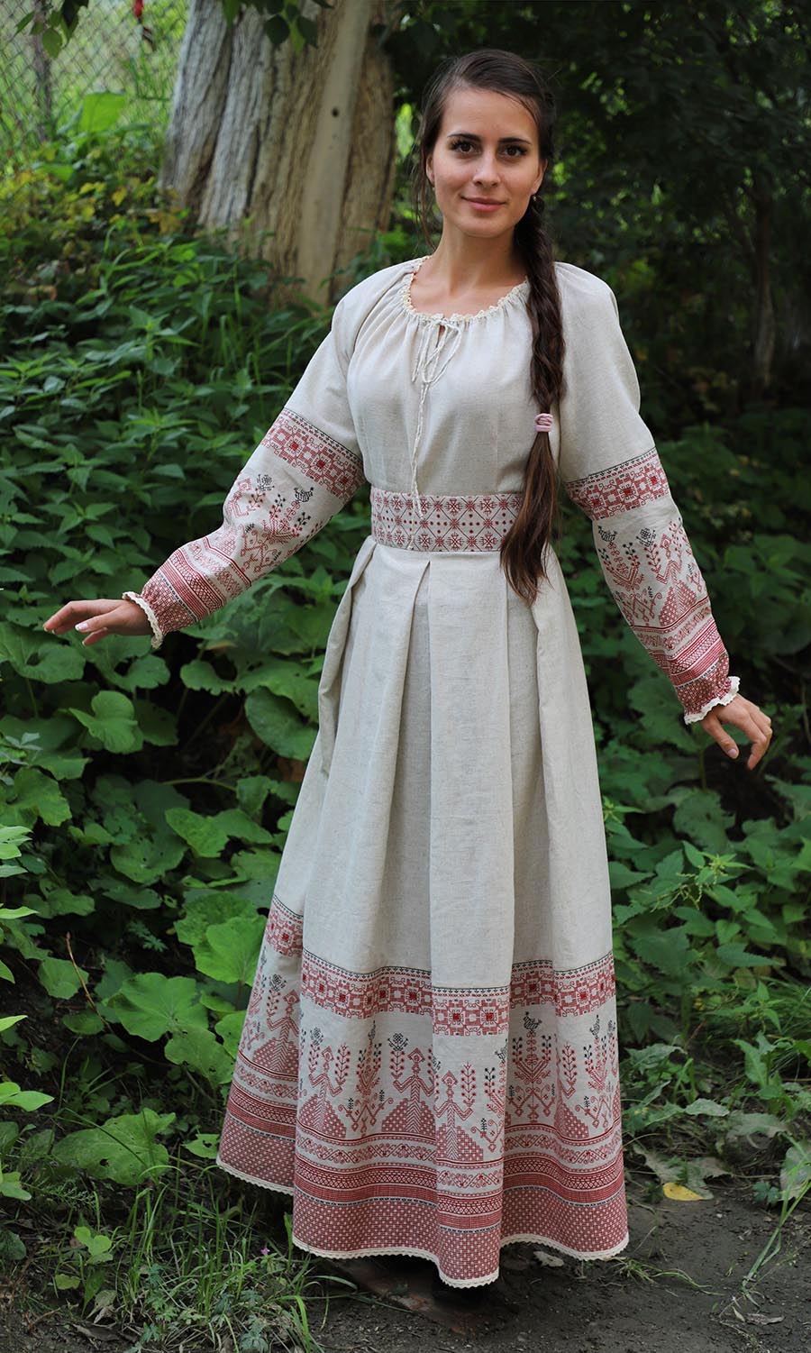 Girls in Slavic costumes in Anshan