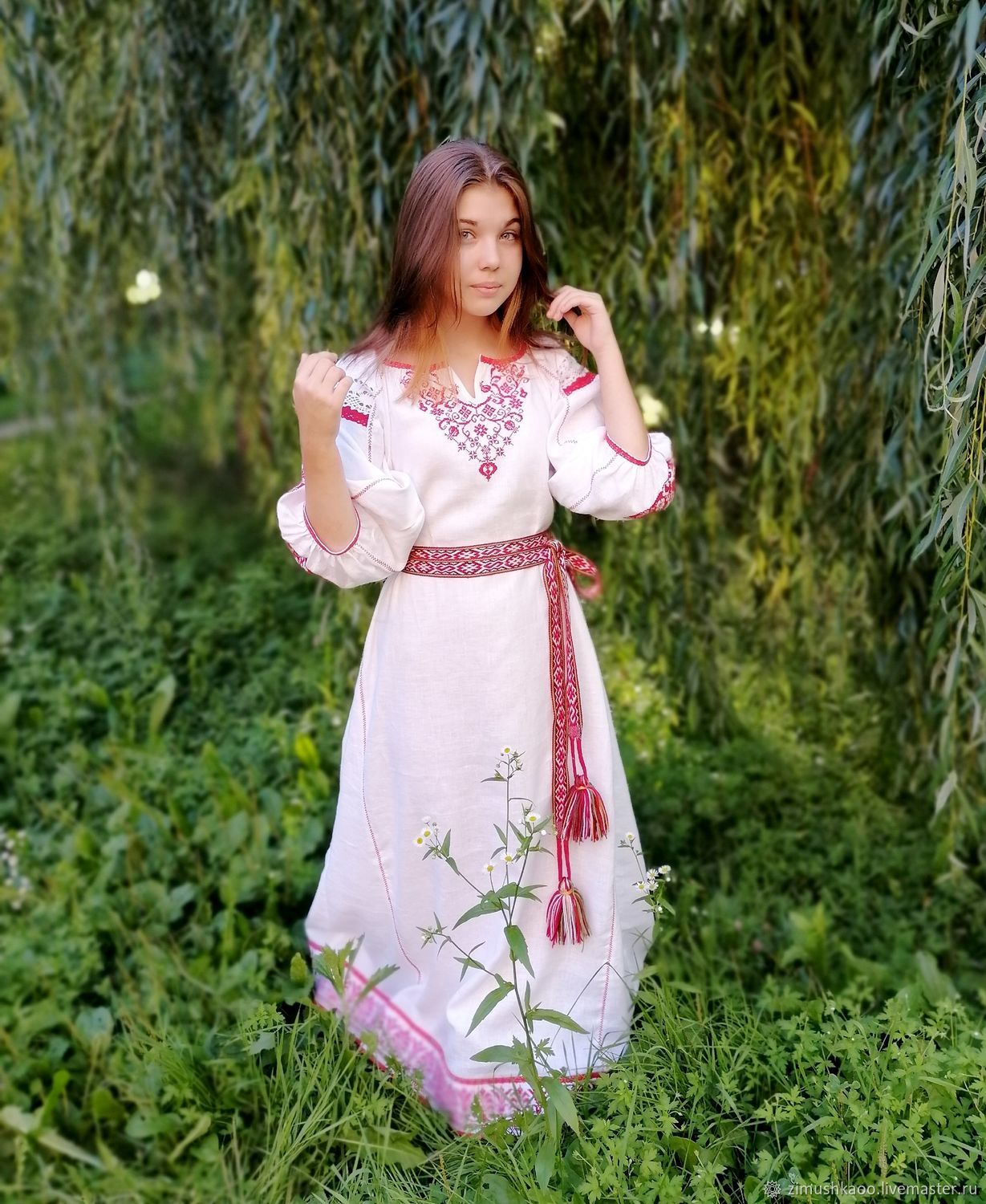 Girl Girls in Slavic costumes in Anshan